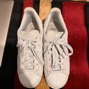 Adidas sneakers size 6 in boys